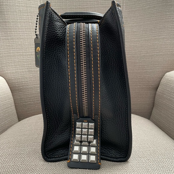 ⛄️SOLD Coach Rogue 31 With Pyramid Eye - Picture 5 of 16